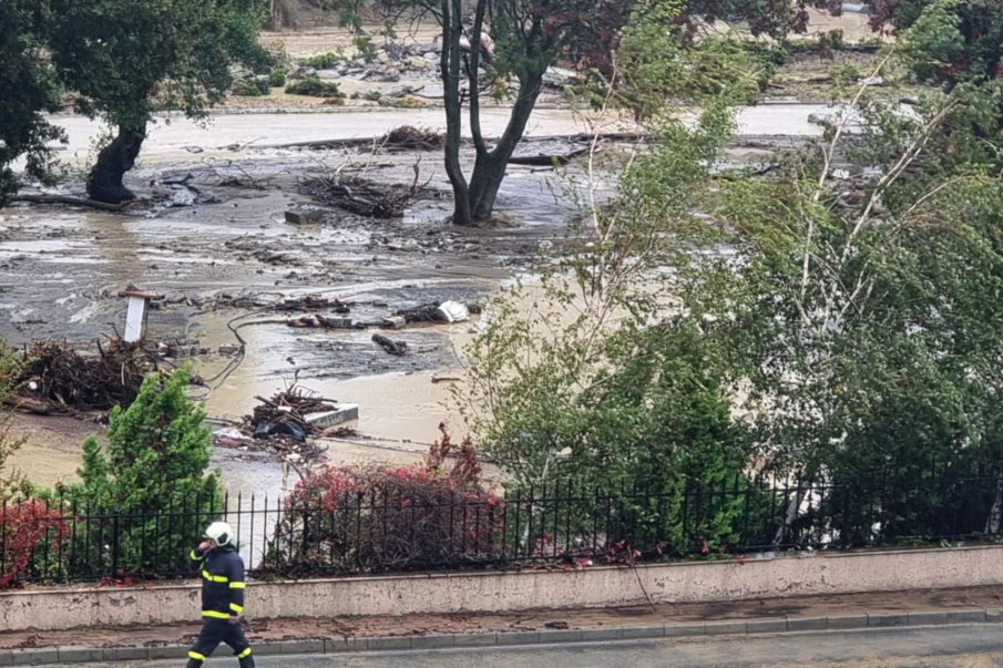 Евакуирани от Елените настанени в кметството в Свети Влас