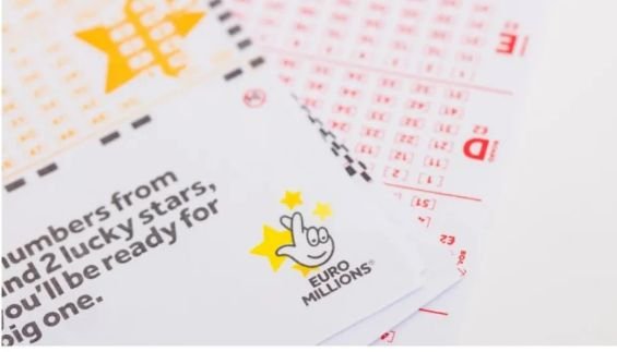 Мъж забравил в якето си лотариен билет - оказало се, че печели 15,3 милиона евро