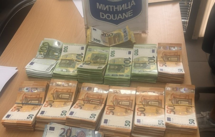 Спипаха недекларирана валута за близо 200 000 лева на Капитан Андреево