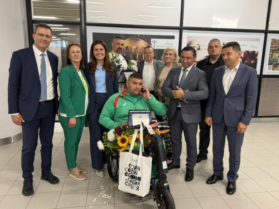 Световният шампион Ружди Ружди беше посрещнат с аплодисменти в София (СНИМКИ)