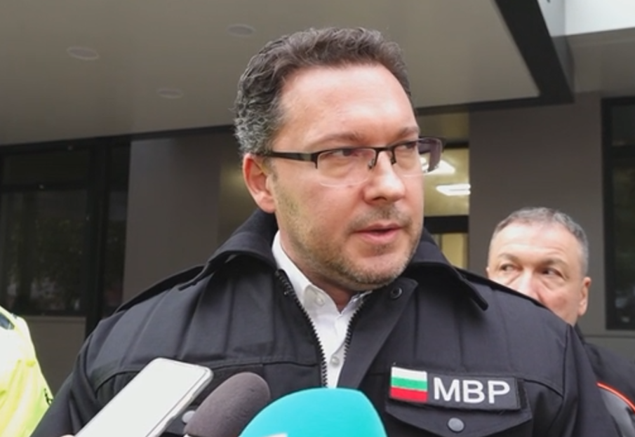 Даниел Митов: Загинал е служител на Гранична полиция в наводнението в Елените. Три са вече жертвите