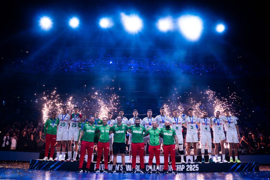 Министърът на младежта и спорта Иван Пешев пътува с правителствения самолет до Истанбул, за да вземе националите ни по волейбол