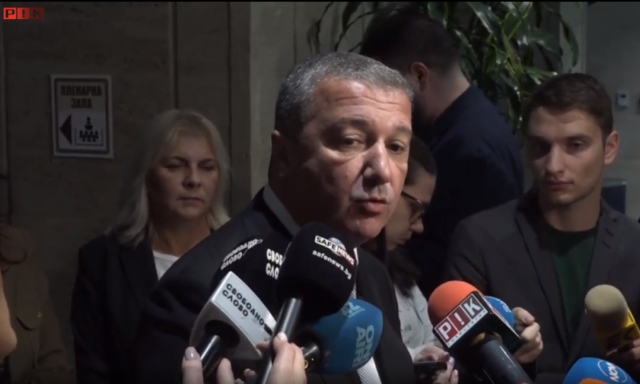 ПИК TV! Драгомир Стойнев: Когато президентът и институциите не могат да се разберат за службите, българският парламент да се намеси (ВИДЕО)