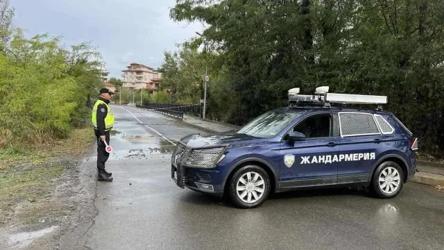 Евакуират ваканционно селище Елените (СНИМКИ/ВИДЕО)