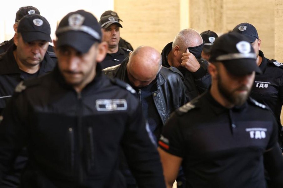 Доведоха в съда служителите на ДАИ, взели подкуп от шофьорите на Роби Уилямс