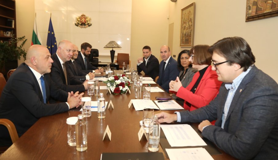 Премиерът Росен Желязков: България проучва възможността за строителство на гигафабрика за изкуствен интелект в партньорство с IBM и Европейската комисия