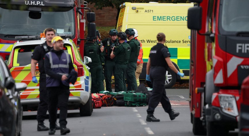 Четирима души бяха ранени при нападение край синагога в Манчестър
