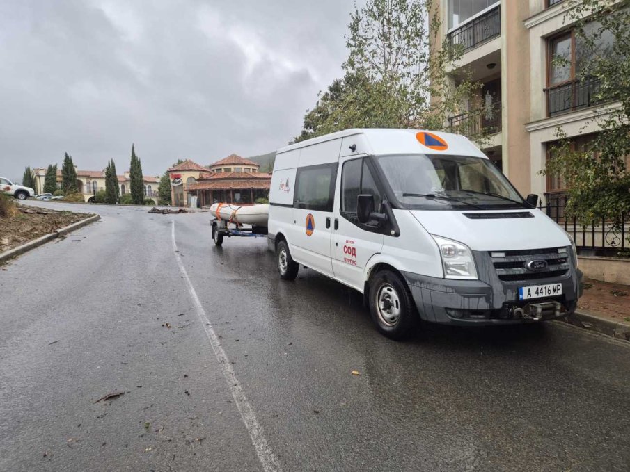 ИЗВЪНРЕДНО: Евакуират всички от Елените, очаква се нов потоп