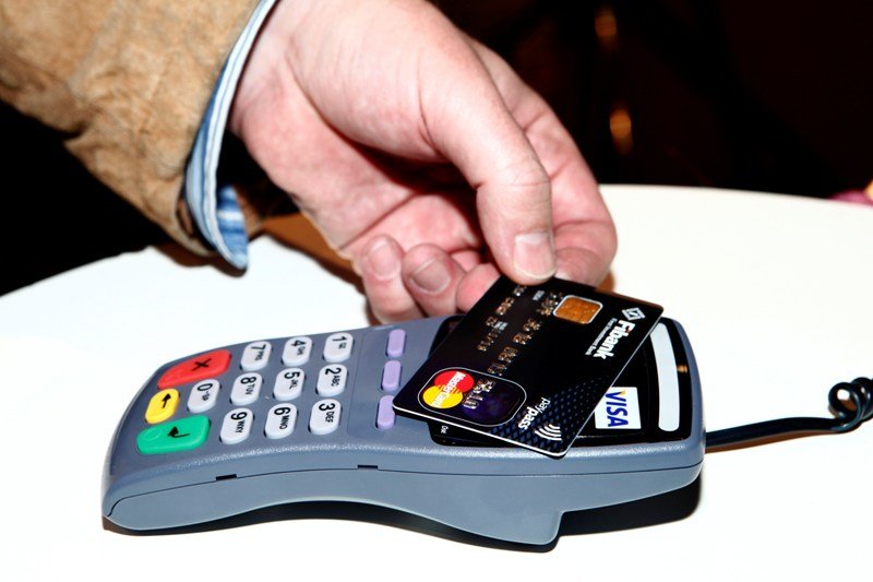 Експерт: След 1 януари 2026 г. пазарувайте само в евро и с карта - иначе има риск!