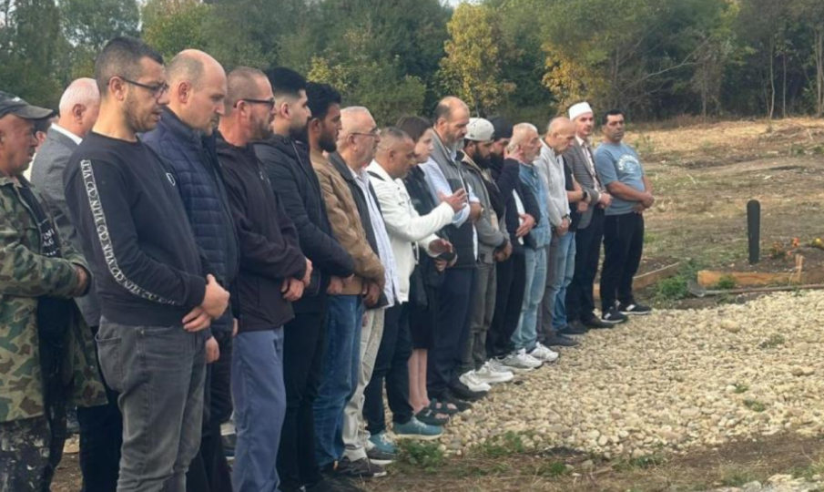 Погребаха сирийския лекар, загинал в катастрофата, при която кола се вряза в автобус