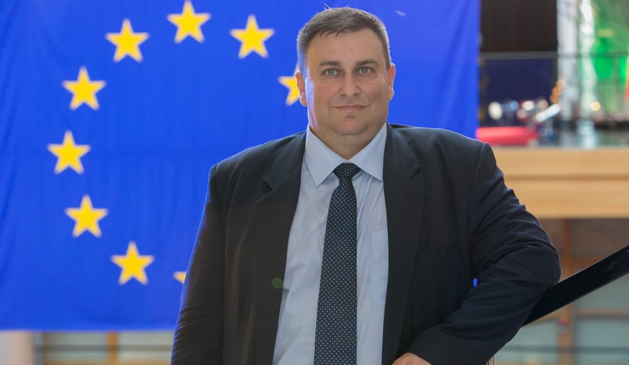 САМО В ПИК TV! Емил Радев със супер новина: Няма да има наказателни процедури по доносите на Промяната и Обнови Европа! Тези хора не разбраха, че увреждат имиджа на цяла България (ВИДЕО)