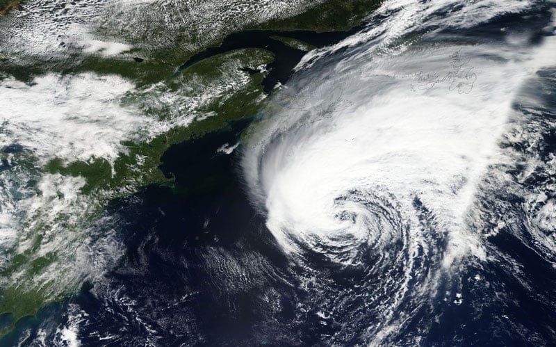 Страшна буря удря Европа до дни! Ще дойде ли и до нашата страна?