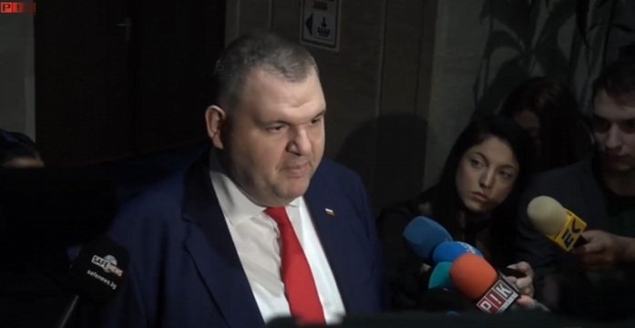ПЪРВО В ПИК TV! Пеевски: ППДБ са национални предатели! В момента в президентството се прави партия - Румене, излез! (ВИДЕО)