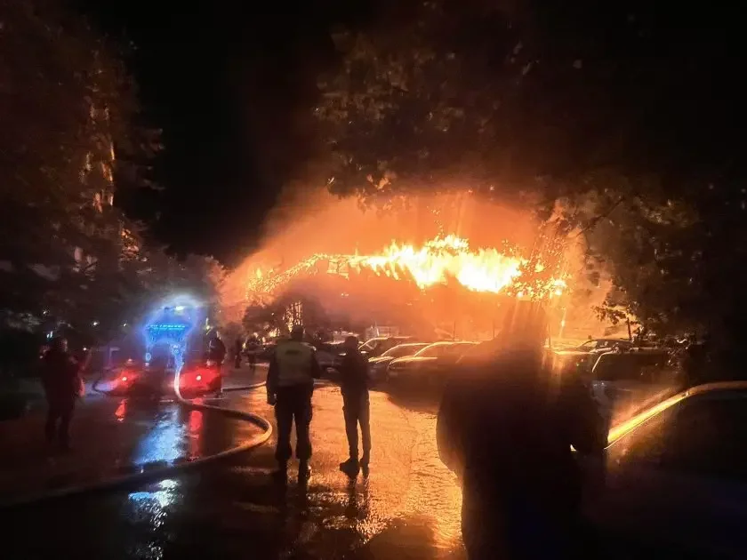 Голям пожар вилня тази нощ в столичния квартал Гоце Делчев