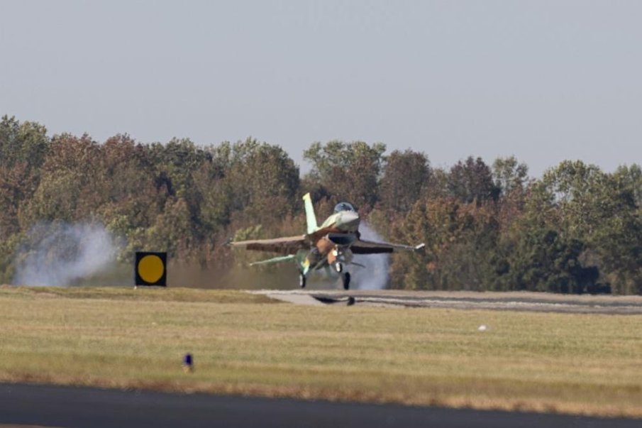 Един от самолетите ни F-16 е с теч на гориво, „Локхийд Мартин“ праща експерт