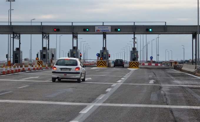 НЕ СЕ СПИРАТ: Нова система за пътните такси измислиха в Гърция