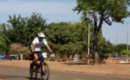 Еколог мина 3500 км с колело, за да привлече внимание към климатичните промени