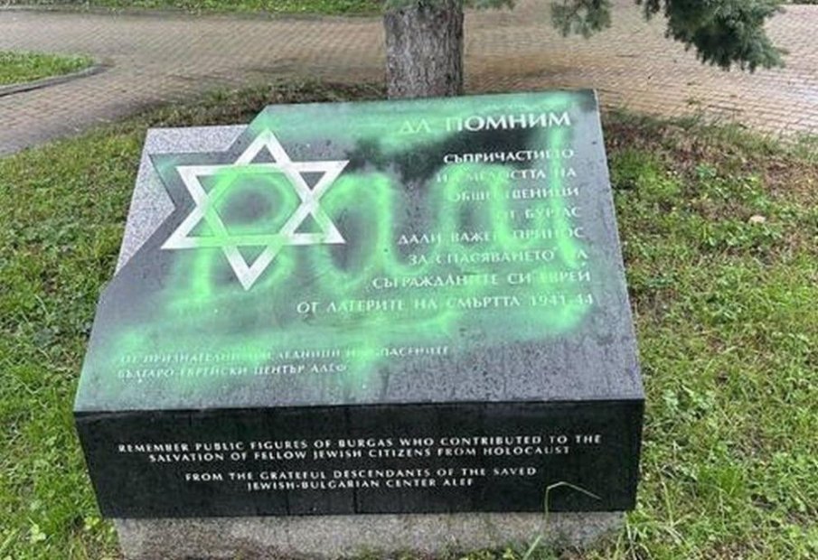 МВнР остро осъжда вандалските прояви срещу синагогата във Варна и срещу Паметника на благодарността в Бургас