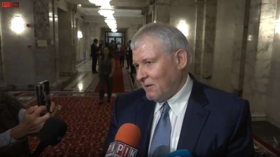 Румен Христов пред ПИК TV за предложението Радев да не може да прави партия: Имаме нужда от редовно правителство, а президентът се опитва да го свали (ВИДЕО)