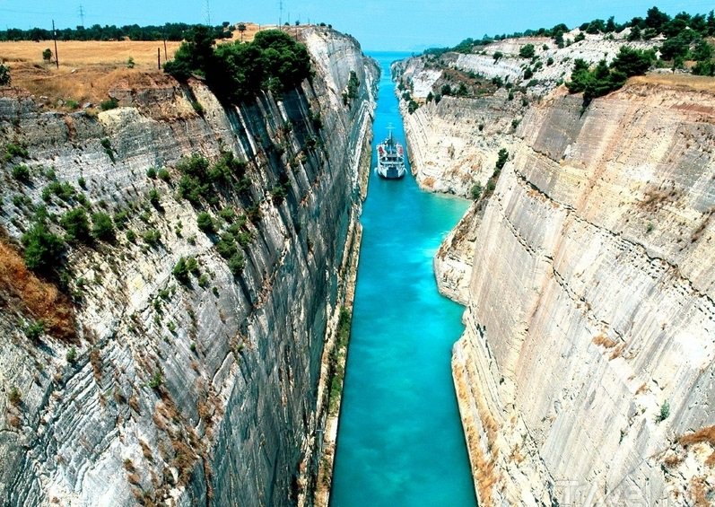 Затварят Коринтския канал в Южна Гърция за ремонт от 15 октомври