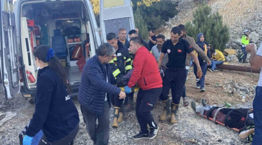 Загинали и 14 ранени при катастрофа на микробус в Турция (СНИМКИ)