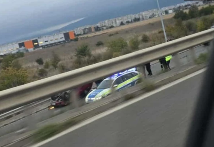 Кола е по таван на Околовръстното в София, има линейка (ОБНОВЕНА)