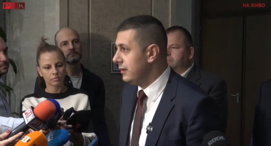 ПИК TV! Общинари от БСП: Разнасянето на боклуци из кварталите е добро шоу за пред камерите и Тик-Ток, но не е решение (ВИДЕО)