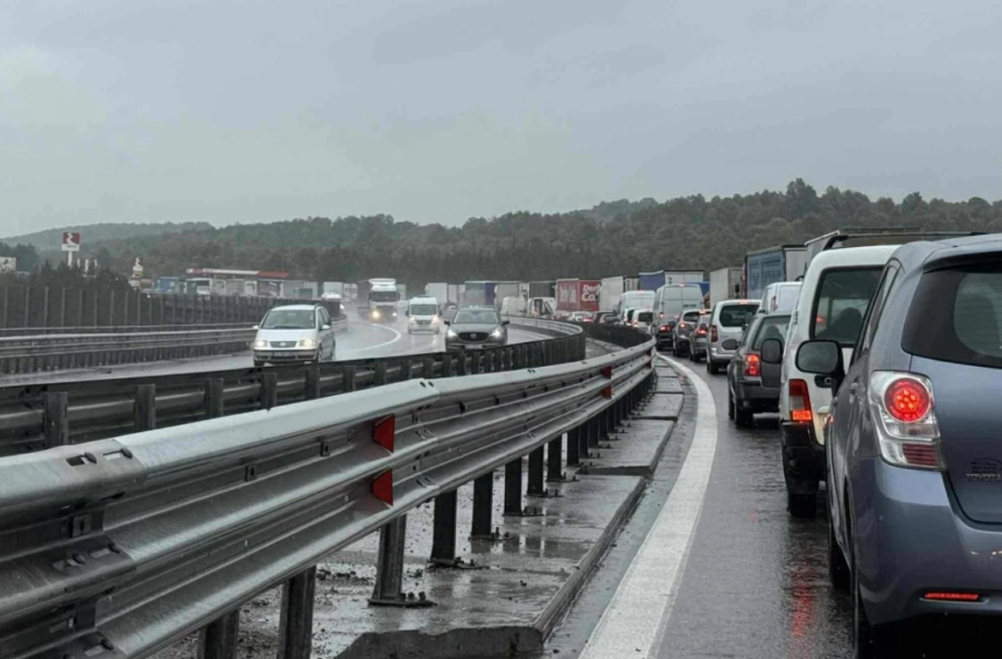 Спират трафика по Тракия край Ихтиман четири пъти на ден за по 45 минути