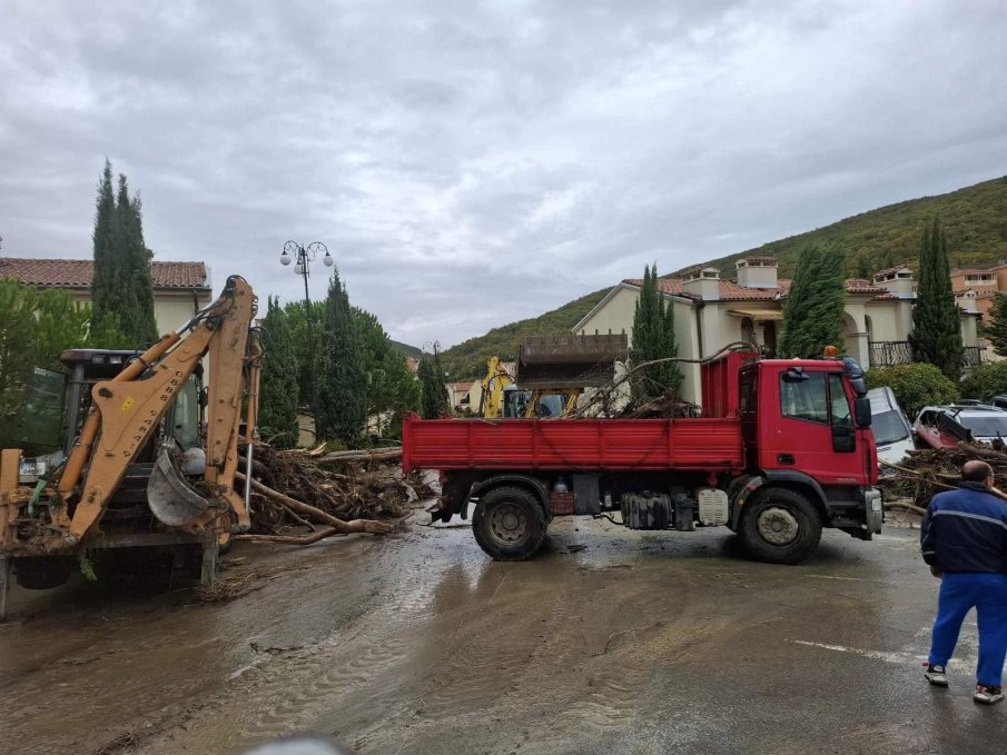 Бедственото положение в Елените се удължава с още 7 дни