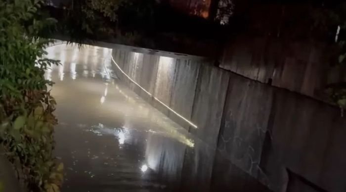 Наводниха се два подлеза във Варна