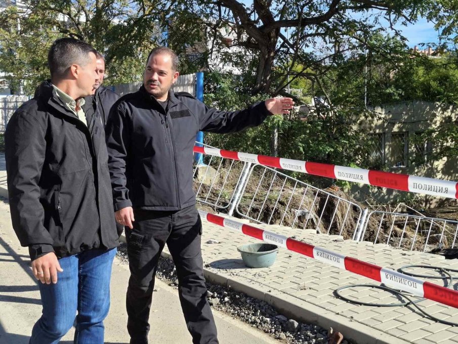 СЛЕД ПОТОПА: ДПС-Ново начало праща тежка техника в Царево - ето с какво се ангажира Калин Стоянов (СНИМКИ)