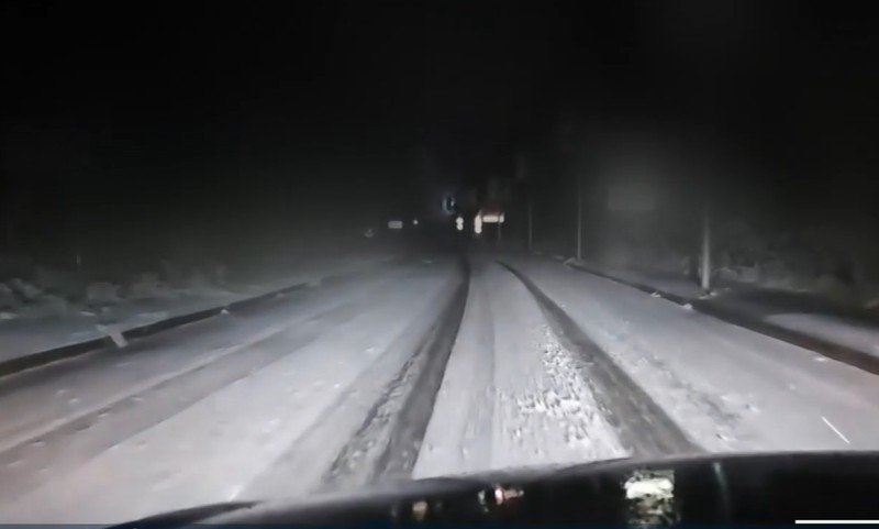 Обилен сняг вали във високите части на Родопите