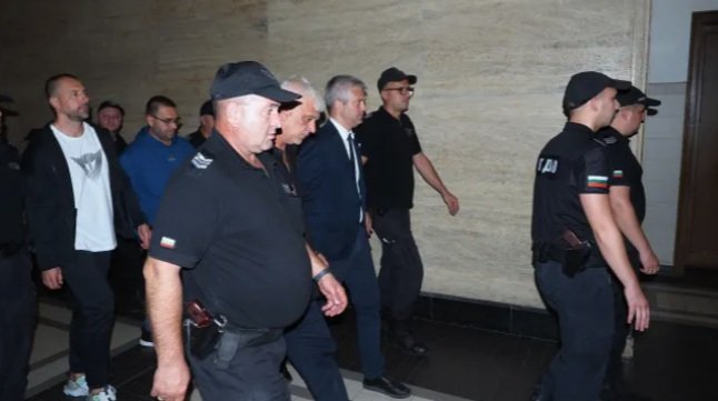 Пуснаха под домашен арест общинските съветници от Варна