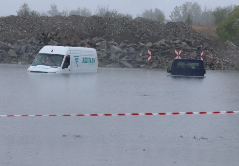 Намалява влагата в почвата до стената на язовира край Николово