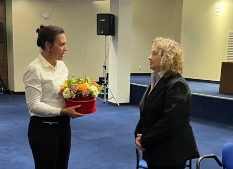 Наталия Киселова разговаря с  ученици от столичния район „Изгрев“ (СНИМКИ)