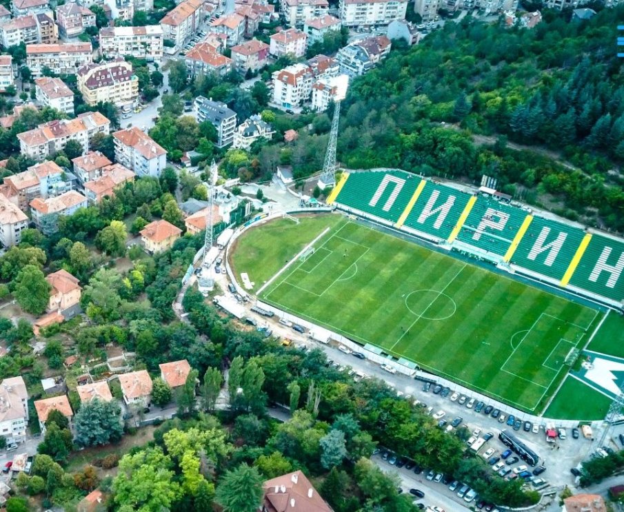 ЗАРАДИ ФИНАНСОВА КРИЗА: Футболисти отказаха да тренират без заплати