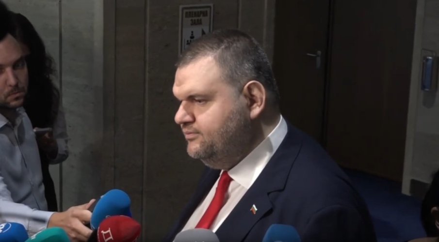 ПЪРВО В ПИК TV! Пеевски: ППДБ, Възраждане и АПС са като малки деца на Борисов. Спасява ги всеки ден - ако не е той, тях няма да ги има (ВИДЕО)