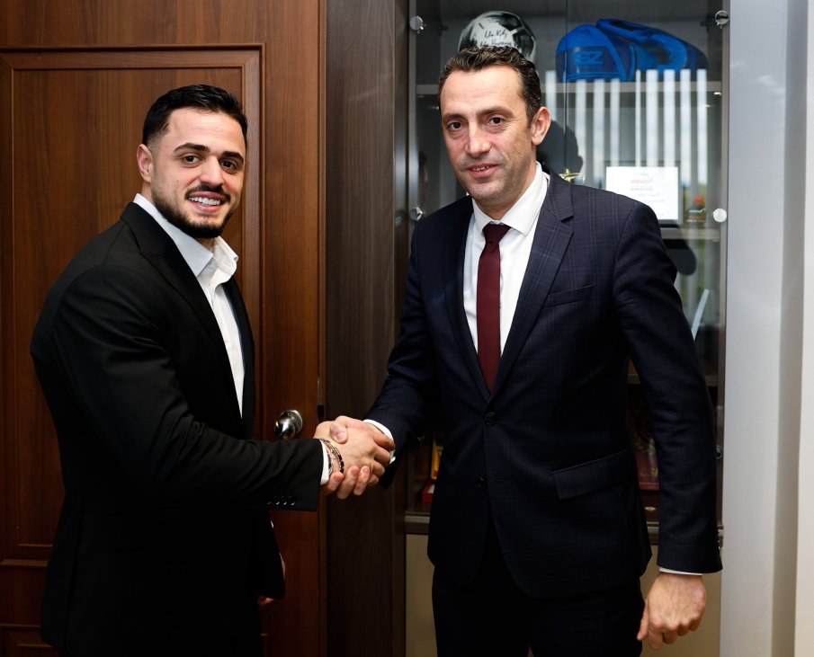 Министър Пешев награди с парична премия световния шампион Карлос Насар (ВИДЕО)