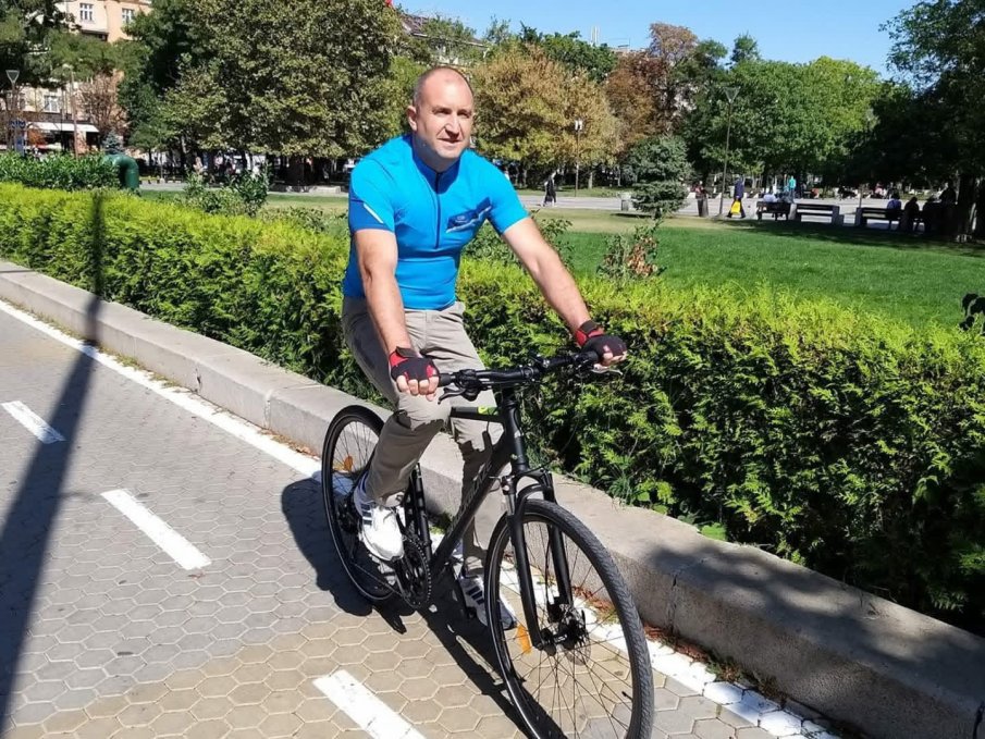 СЛЕД АВТОРЕКЛАМАТА: Може и да сме жаби в руско-татарски сос, ама не може да сме толкова глупави да повярваме на Радев