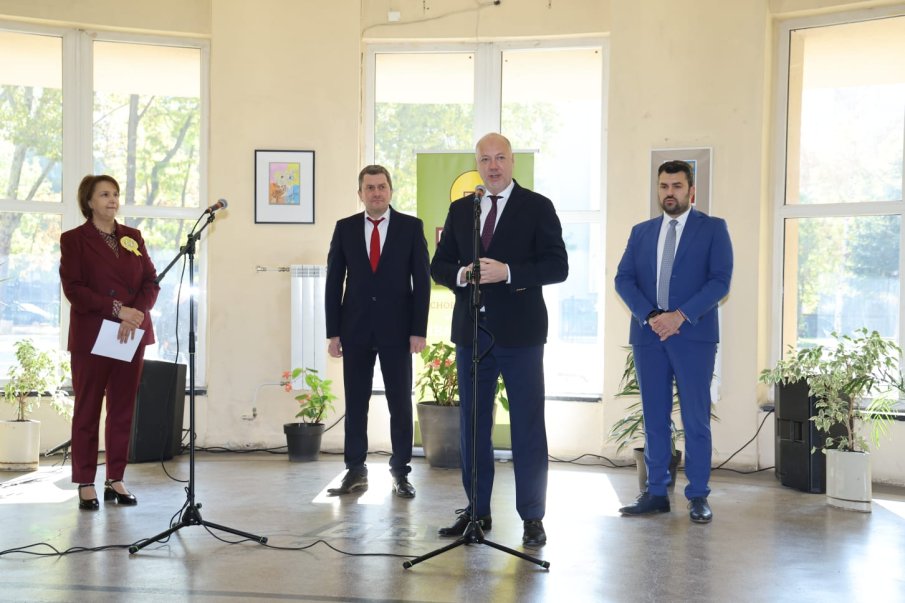 Желязков: Над половин милиард лева инвестиции в над 2200 STEM центъра в страната (СНИМКИ)