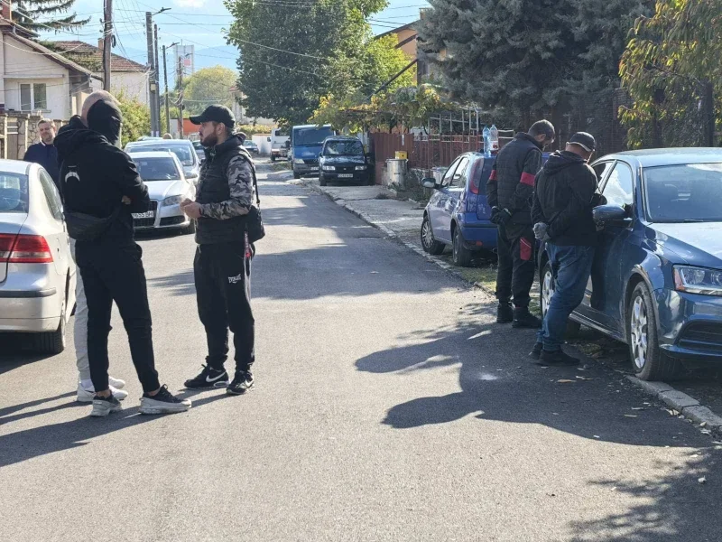 Белезници за бандити за кражба на кола и бижута