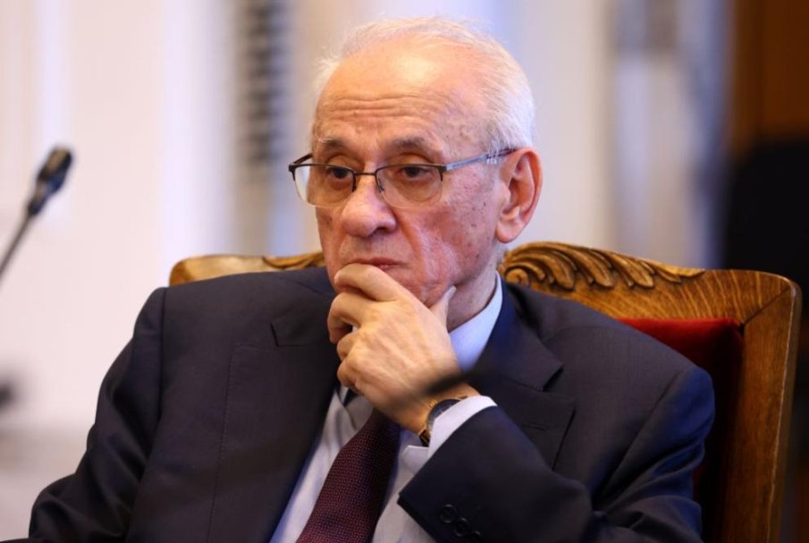 Здравният министър разпореди проверка за изгорените с лампа майка и бебе