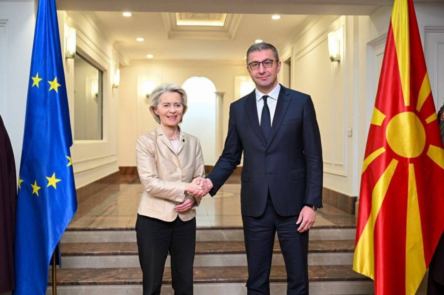 Фон дер Лайен в Скопие: Българите трябва да бъдат вписани в Конституцията