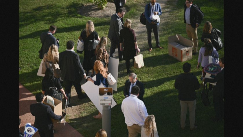 В знак на протест: Репортери напуснаха Пентагона (СНИМКИ)