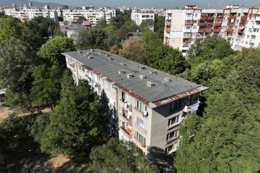 Още три семейства от опасната сграда в столичния кв. „Хаджи Димитър“ поискаха помощ