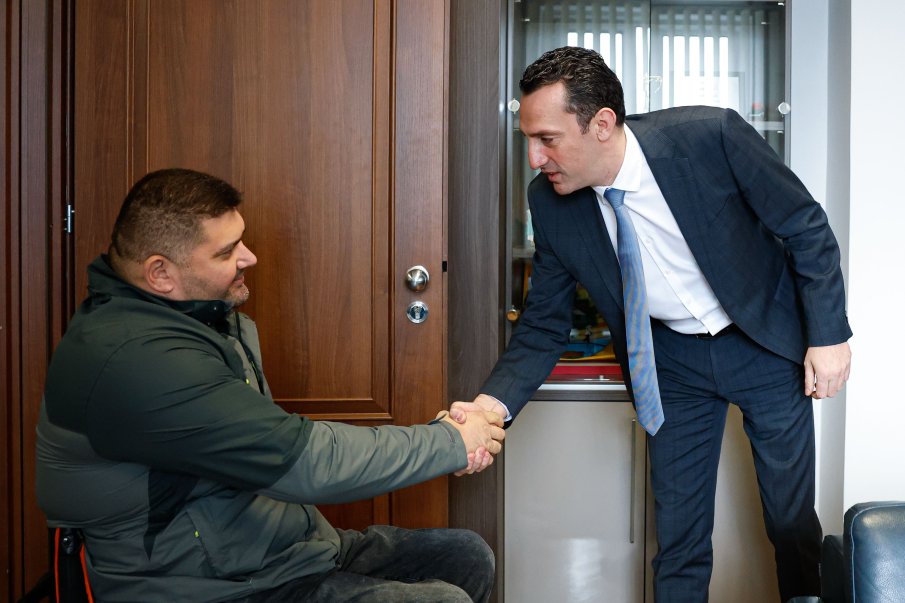 Министър Иван Пешев награди световния шампион Ружди Ружди