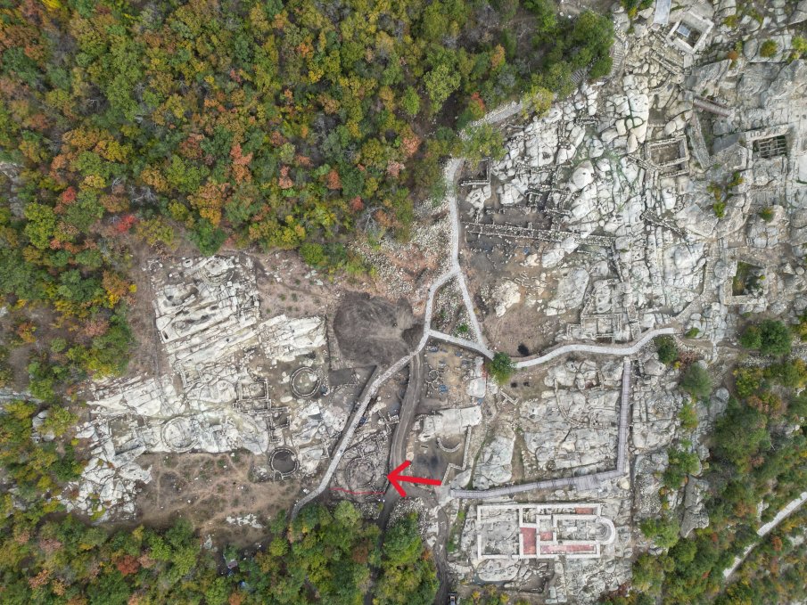 Откритият Храм на непобедимото слънце на Перперикон пише историята на Родопите по време на Римската империя