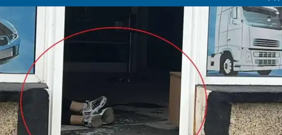 КЪРВАВ ЕКШЪН! Психар разби с глава вратата на автошкола във Враца и се самоуби пред курсистите