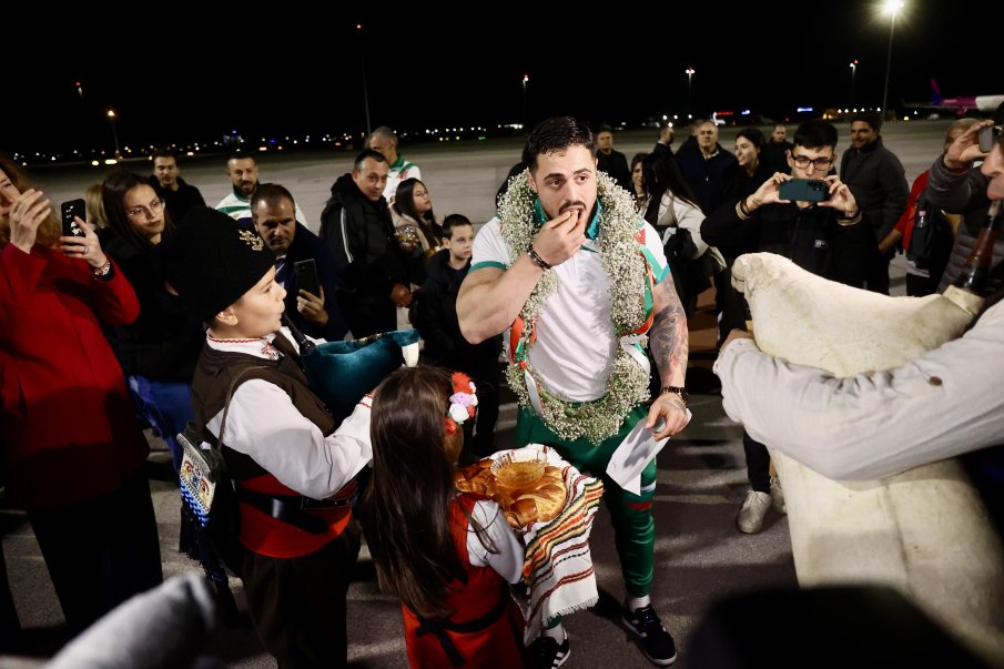 Катар предлага купища пари на Насар