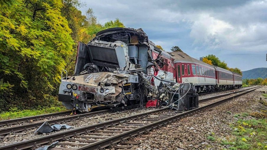 Голяма влакова катастрофа в Словакия, над 100 души са ранени (ВИДЕО)